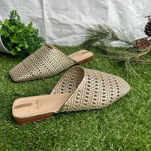 Sam Edelman Leona Gold Slip On Squared Toe Ornate
Woven Detailed Flat Mules 8.5